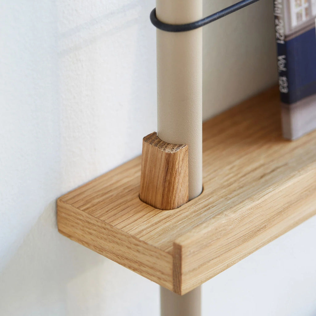 Platenrek aan de wand