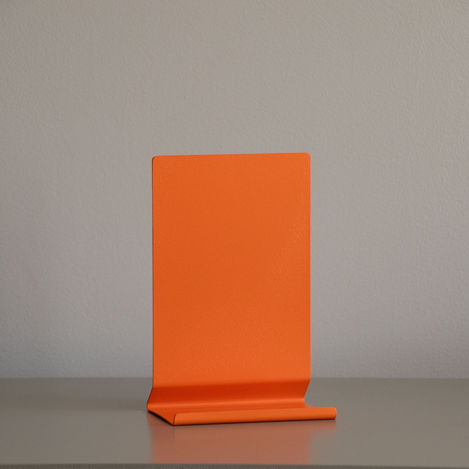 Penguin x MOEBE Platenstandaard
