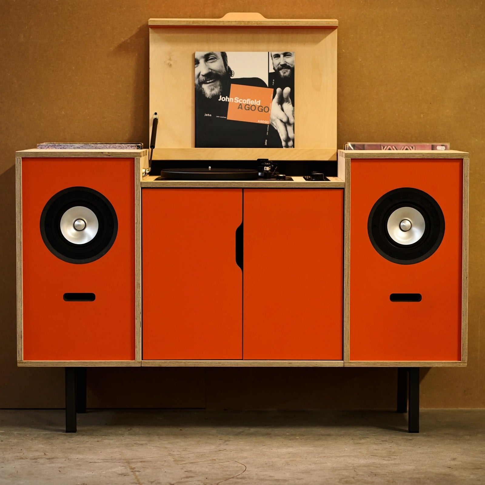 Plyphonic Model B audiomeubel