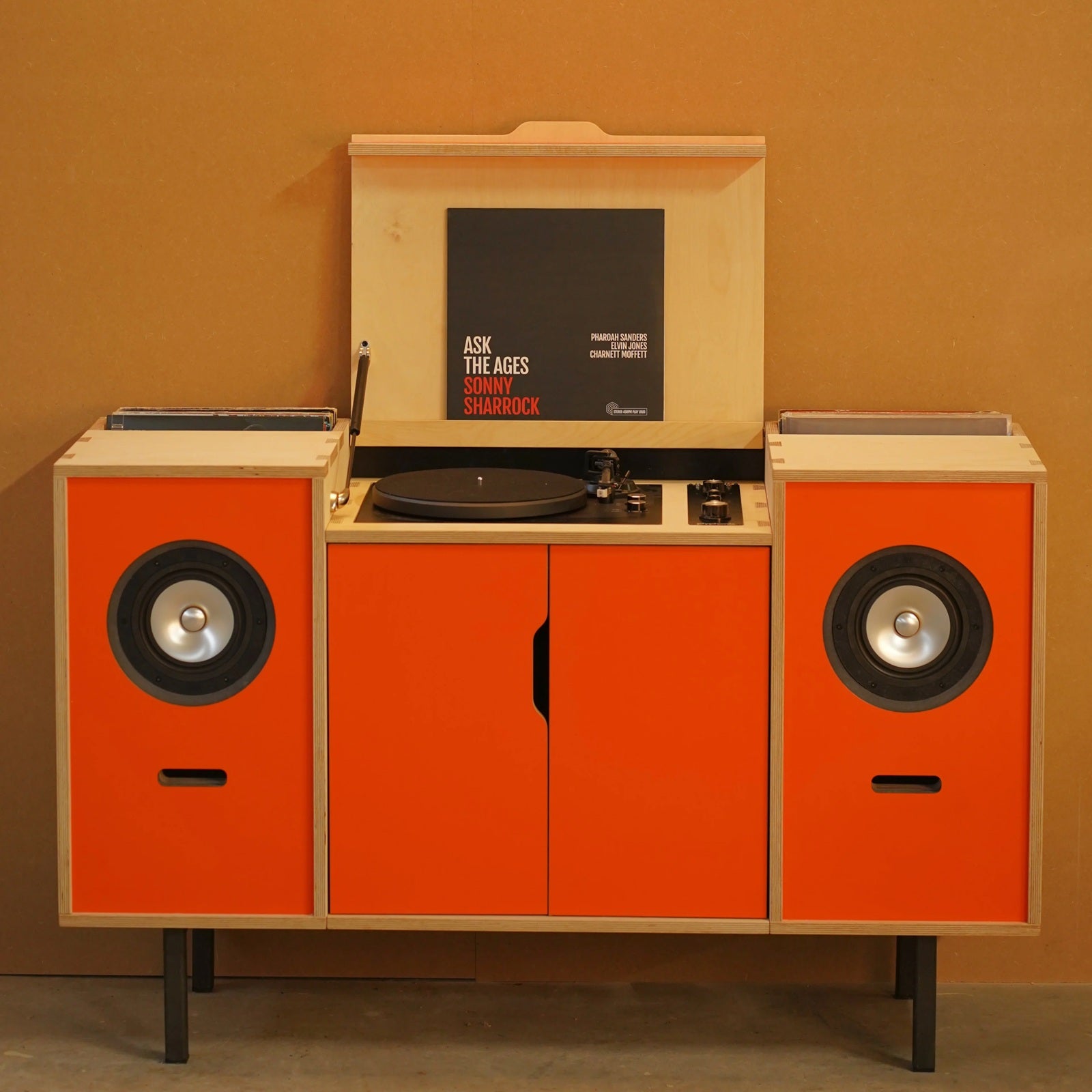 Plyphonic Model B audiomeubel