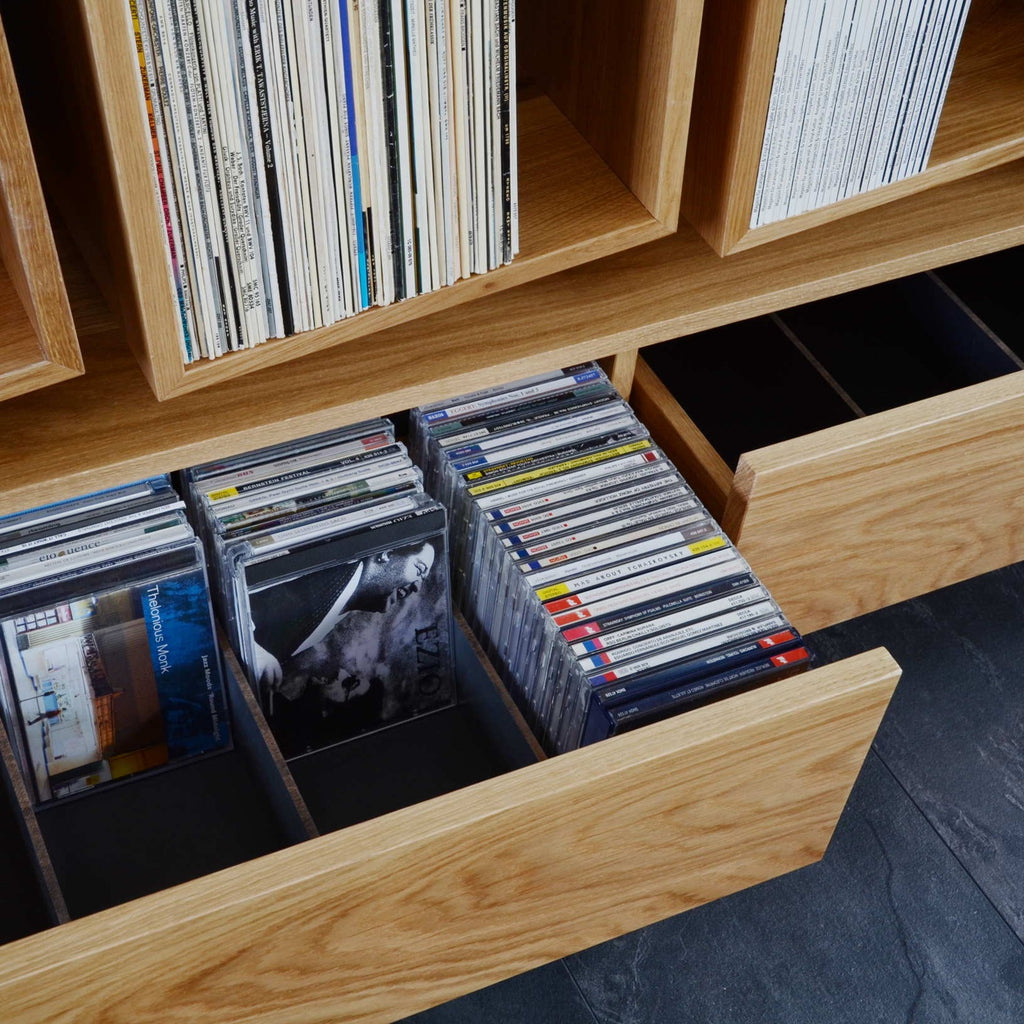 Sinfonic Audio platen-sideboard met twee geopende uittrekelementen voor cd’s