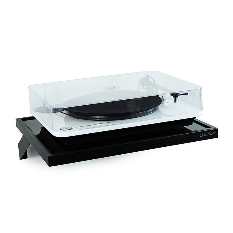 Platenspeler op NorStone ESSE WS wandplank met ruimte voor geopende stofkap